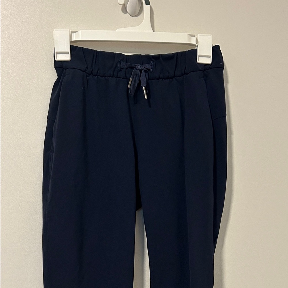 Lululemon Navy Blue On The Fly Jogger Pants Travel Athletic Hiking Size 2